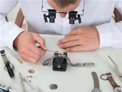 高珀富斯在哪看生产日期（手表鉴定与保养小技巧）